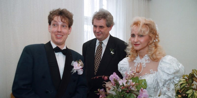 Stanislavu Grossovi svědčil na svatbě Miloš Zeman. (únor 1996)