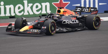 Fenomenální Verstappen ovládl i Velkou cenu Mexika. Hamiltona navíc obral o rekord