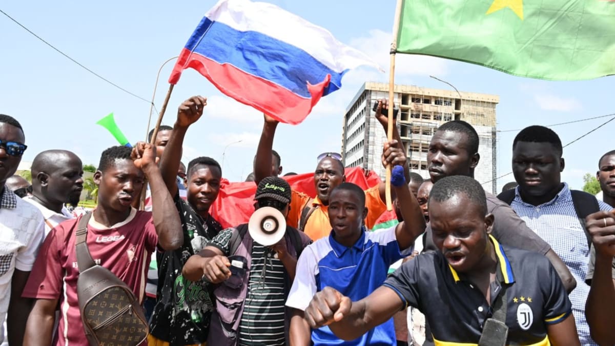 Převrat v Burkina Faso můžou Rusové sledovat s úsměvem.