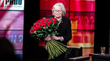 Marta Kubišová dostala k narozeninám pugét růží. Dojemně jí popřál Václav Neckář