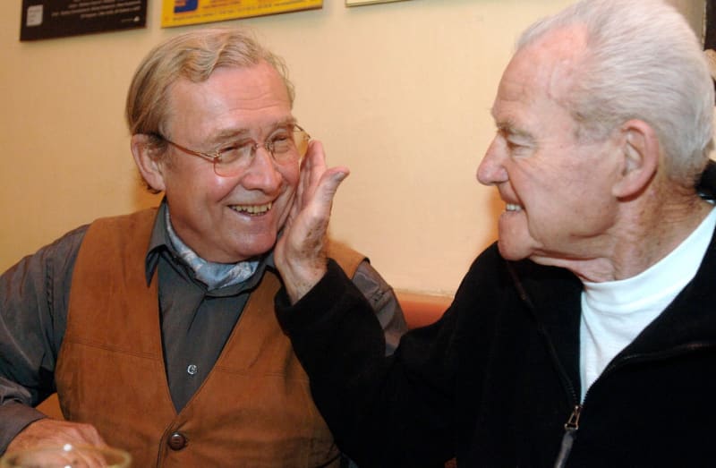 Rudolf Jelínek s režisérem Jiřím Sequensem, který ho velmi často obsazoval do svých filmů a seriálů. 