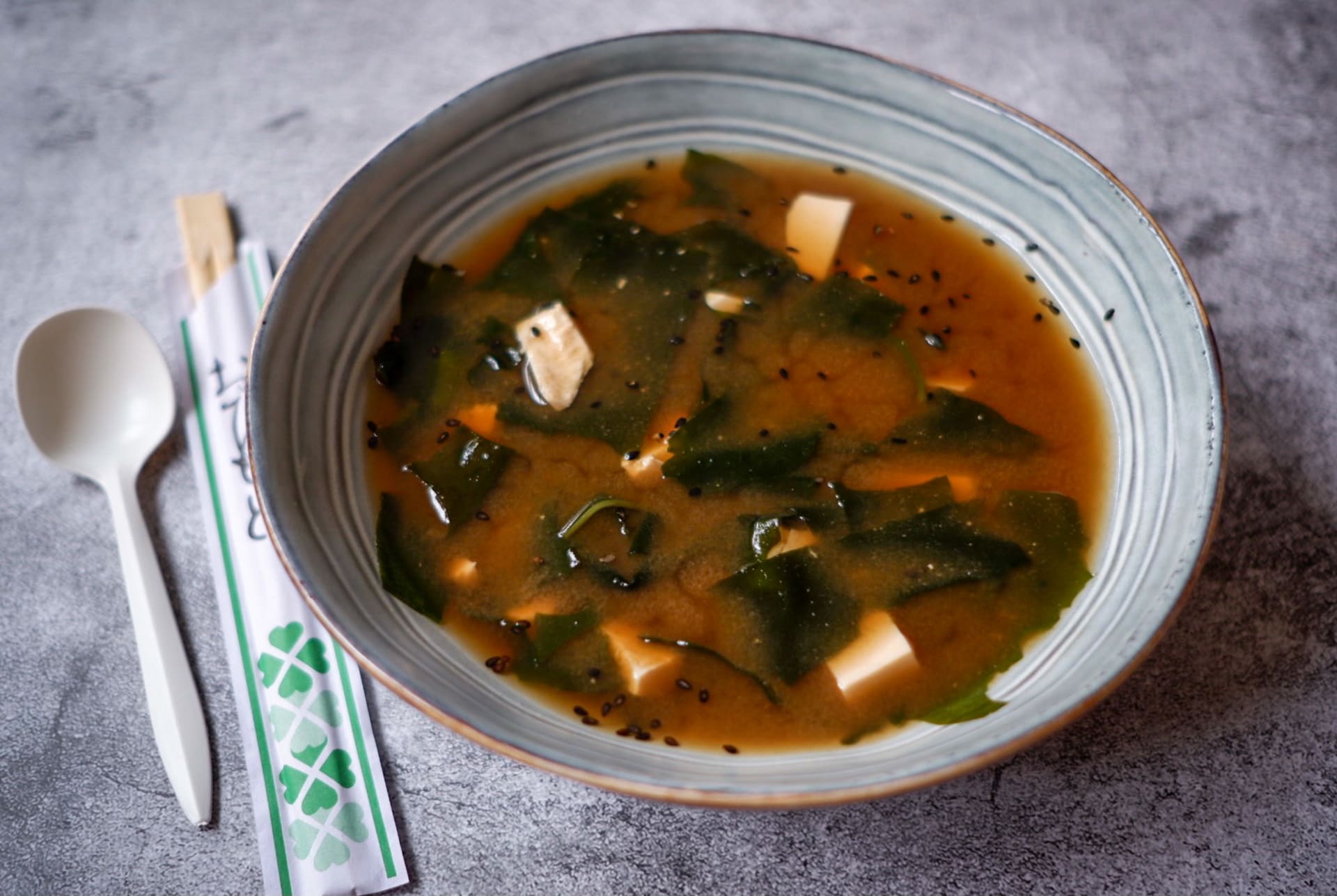 Miso polévka s hedvábným tofu
