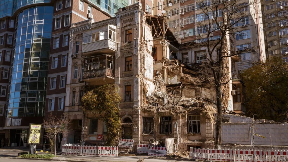 Následky ruského bombardování Kyjeva (31. října 2022)