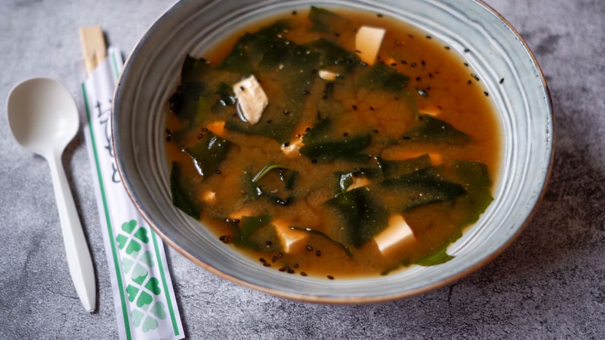 Miso polévka s hedvábným tofu
