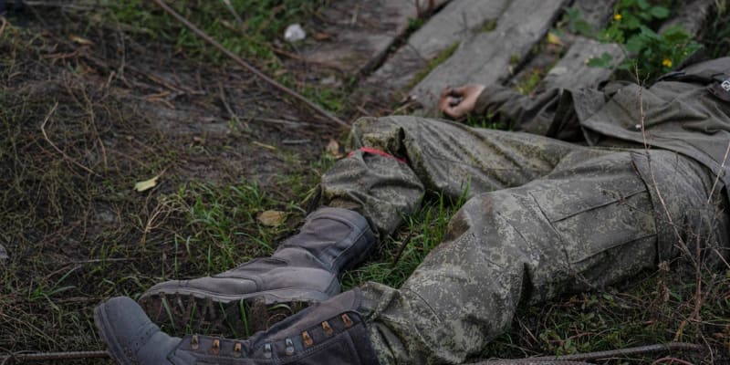 Tělo zabitého ruského vojáka