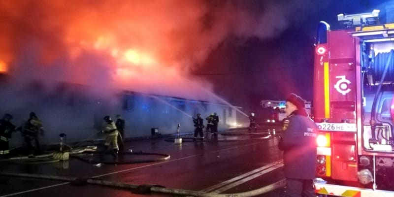Při požáru v nočním klubu v Rusku zemřelo nejméně 15 lidí.