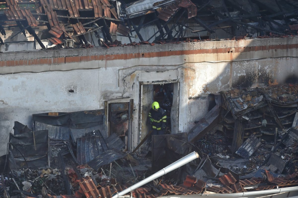 V Chodově na Sokolovsku požár zničil obchod Penny Market.