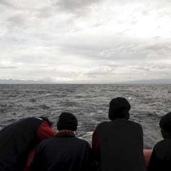 Migranti na palubě záchranné lodi Ocean Viking v Sicilském průlivu ve Středozemním moři. 