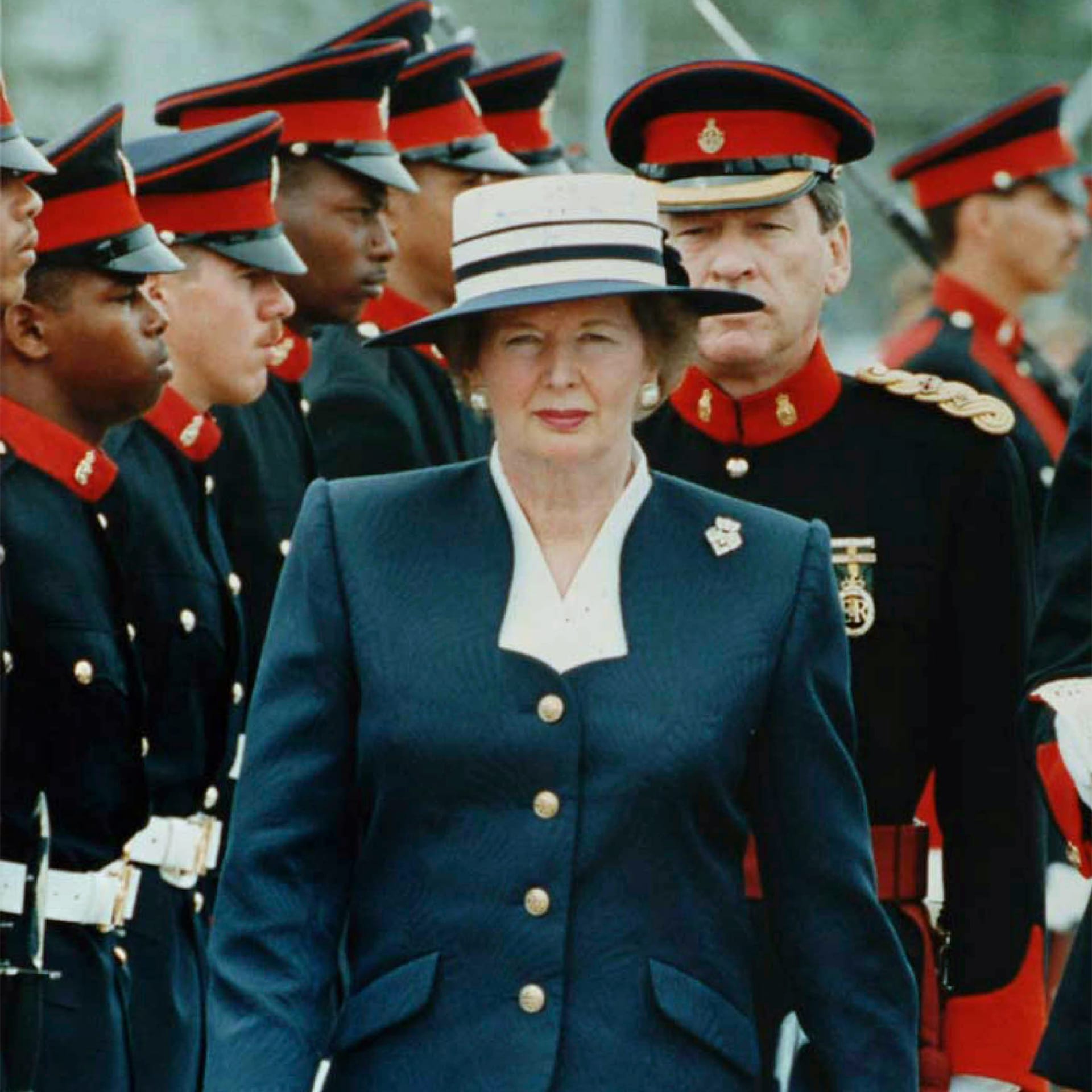 Margaret Thatcher vyhlášená svou neústupností dovedla Konzervativní stranu ke třem po sobě jdoucím vítězstvím a v čele Velké Británie strávila víc než jedenáct let.