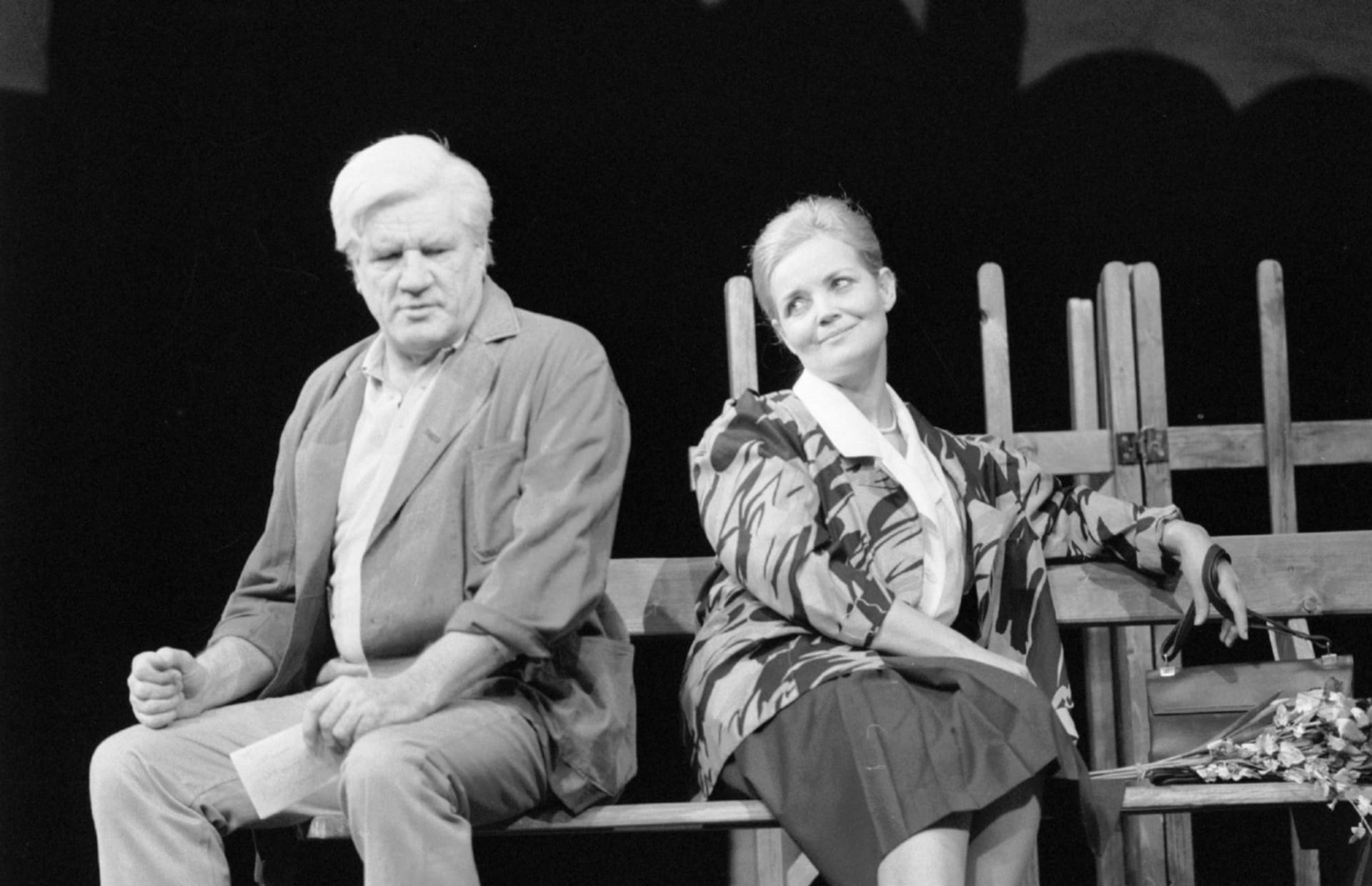 Od roku 1953 byl Moučka stálým členem Divadla na Vinohradech a to až do roku 1994, kdy odešel do hereckého důchodu. Na snímku s kolegyní Gabrielou Vránovou.
