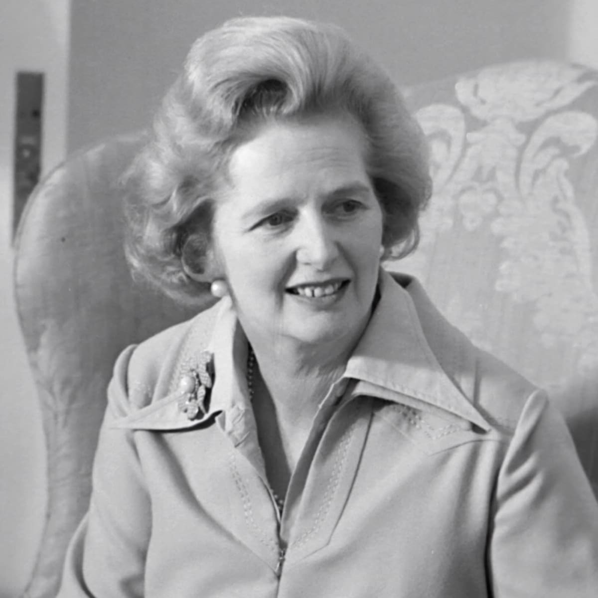Vůdkyní konzervativců se Thatcher stala v únoru 1975. Silně se vymezovala vůči Sovětskému svazu, ostatně, za přezdívku Železná lady vděčí komunistickému listu Krasnaja zvezda.