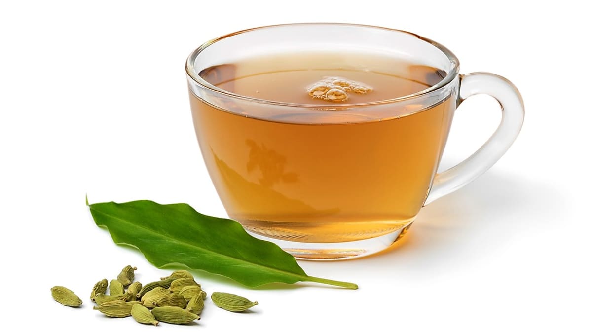Čaj z kardamomu pijeme při zánětech v krku a ústní dutině, protože má antimikrobiální účinky.