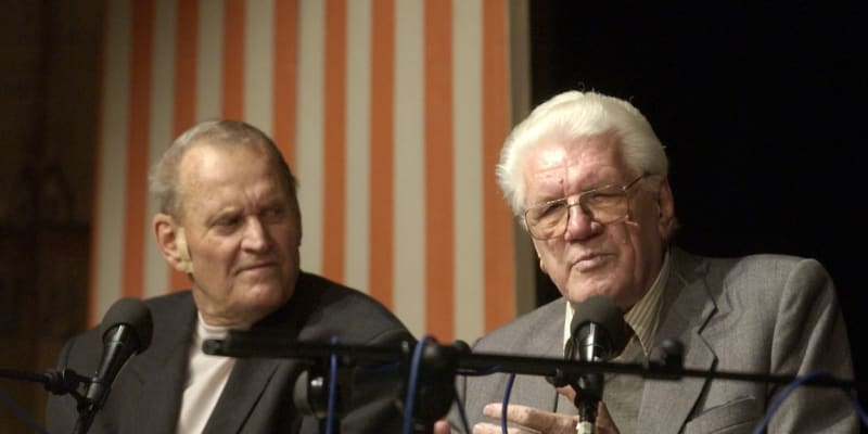  Jaroslav Moučka s Iljou Prachařem. Společně si zahráli například v kontroverzním seriálu Okres na severu.