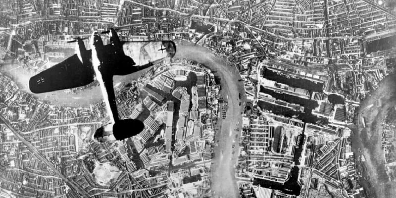 Německý bombardér nad Londýnem