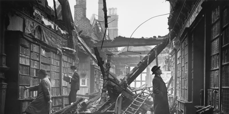 Zničená knihovna v Kensingtonu