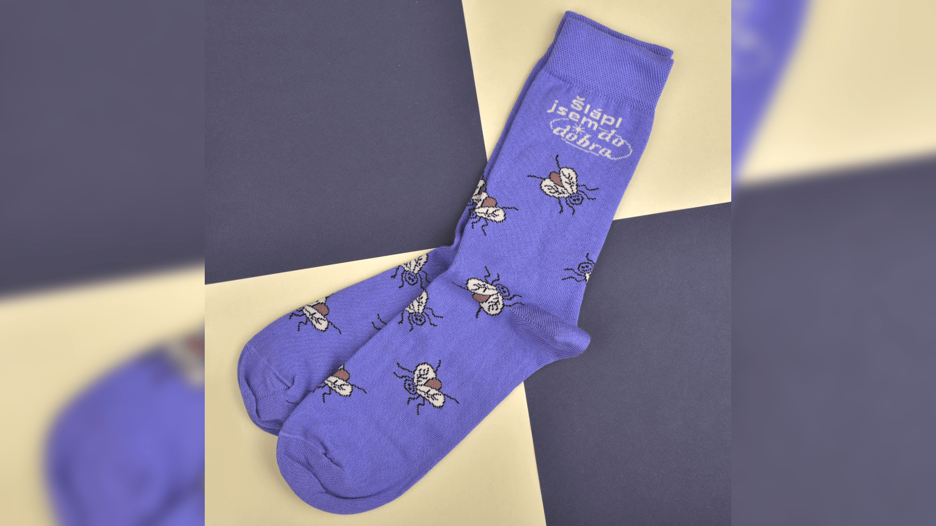 Podpořte charitativní projekt Pomožky a pořiďte k Vánocům nejen blízkým ponožky, které pomáhají.
