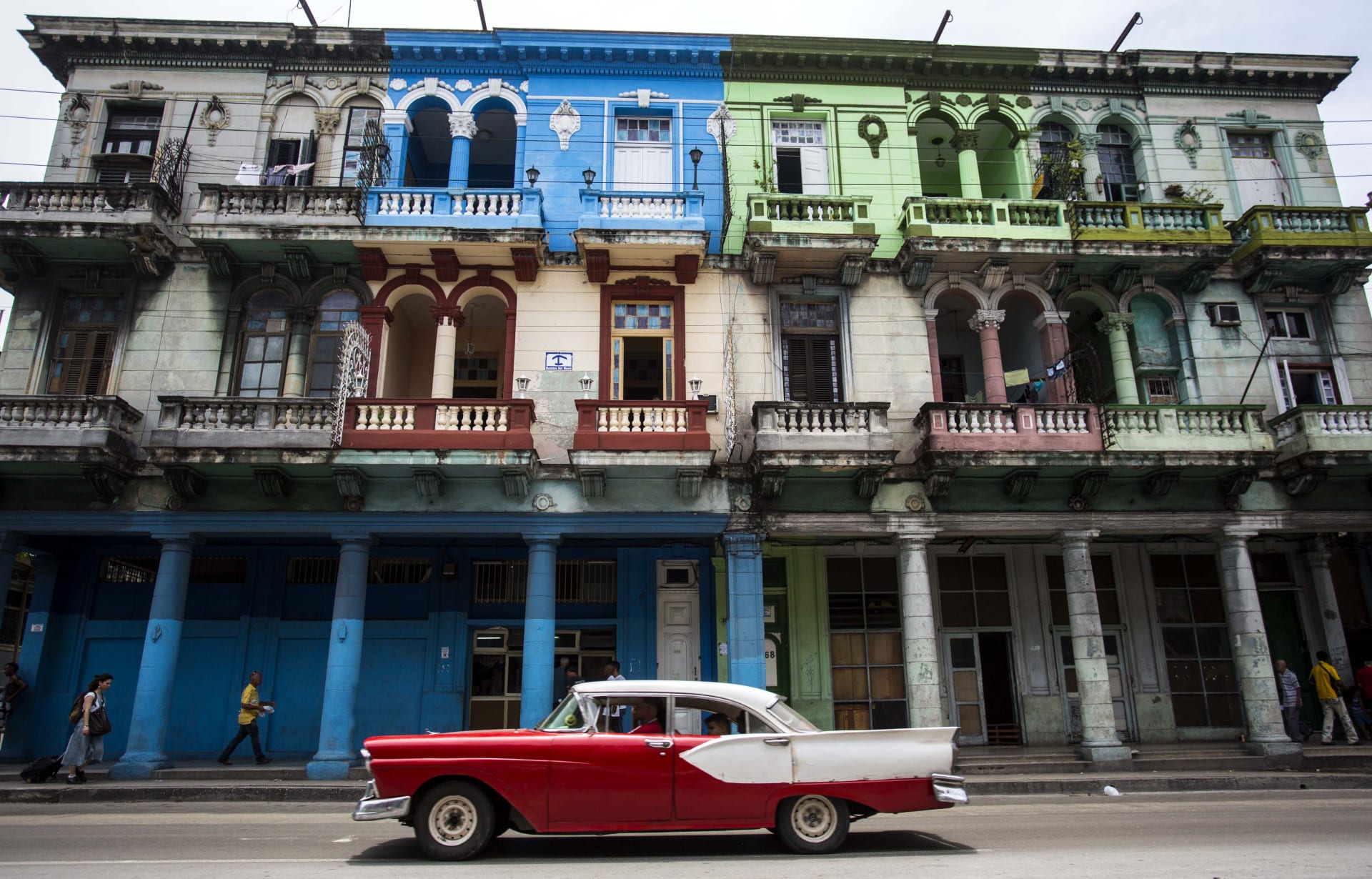 Kubánská Havana je pověstná bohatým výskytem amerických aut z 50. let. Takzvaný Havanský efekt ale hrozí také Evropě.