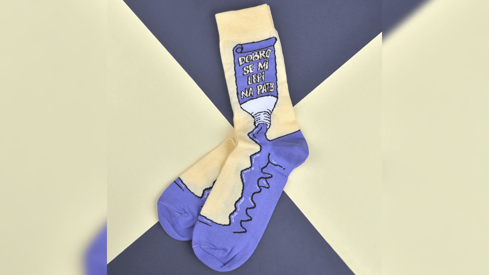 Podpořte charitativní projekt Pomožky a pořiďte k Vánocům nejen blízkým ponožky, které pomáhají.