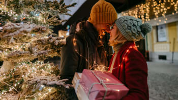 Zažijte Vánoce bez stresu. 10 praktických tipů, jak ušetřit na dárcích
