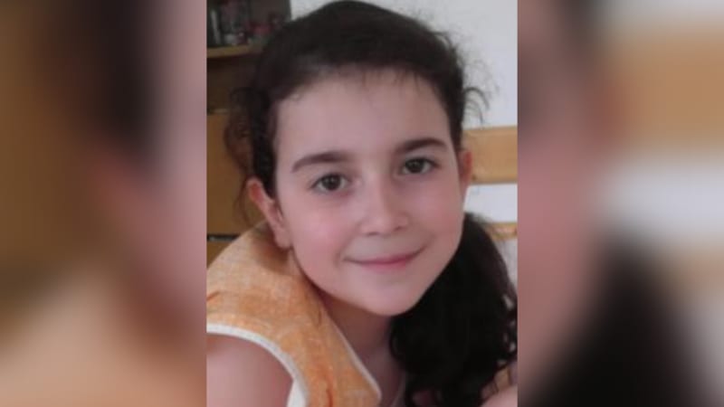 Pět let pátrají policisté po 14leté Ben Hamouda Nour Mariem z Plzeňska. Dívka má hubenou postavu, hnědočerné vlasy, hnědé oči a jizvu na čele.