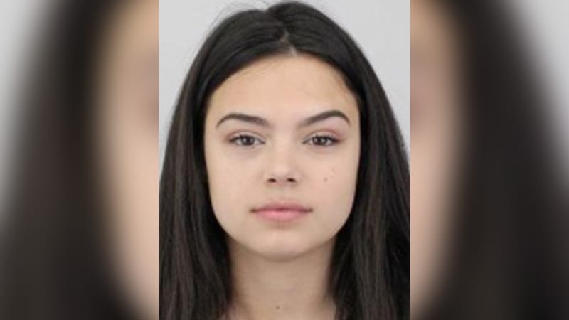 Zhruba před dvěma měsíci vyhlásili policisté pátrání po 15leté Klaudii Bačové. Dívka měří 155 centimetrů, má hubenou postavu, hnědočerné vlasy a hnědé oči.