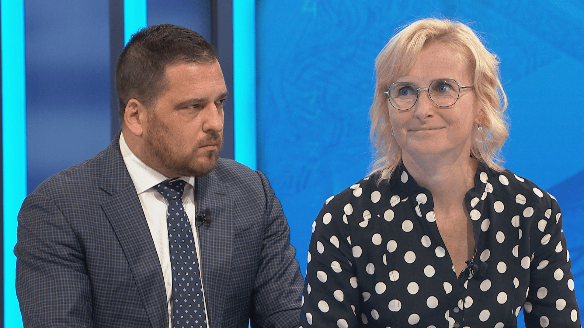 Europoslanci Tomáš Zdechovský (KDU-ČSL) a Kateřina Konečná (KSČM) se pohádali ve vysílání CNN Prima NEWS.