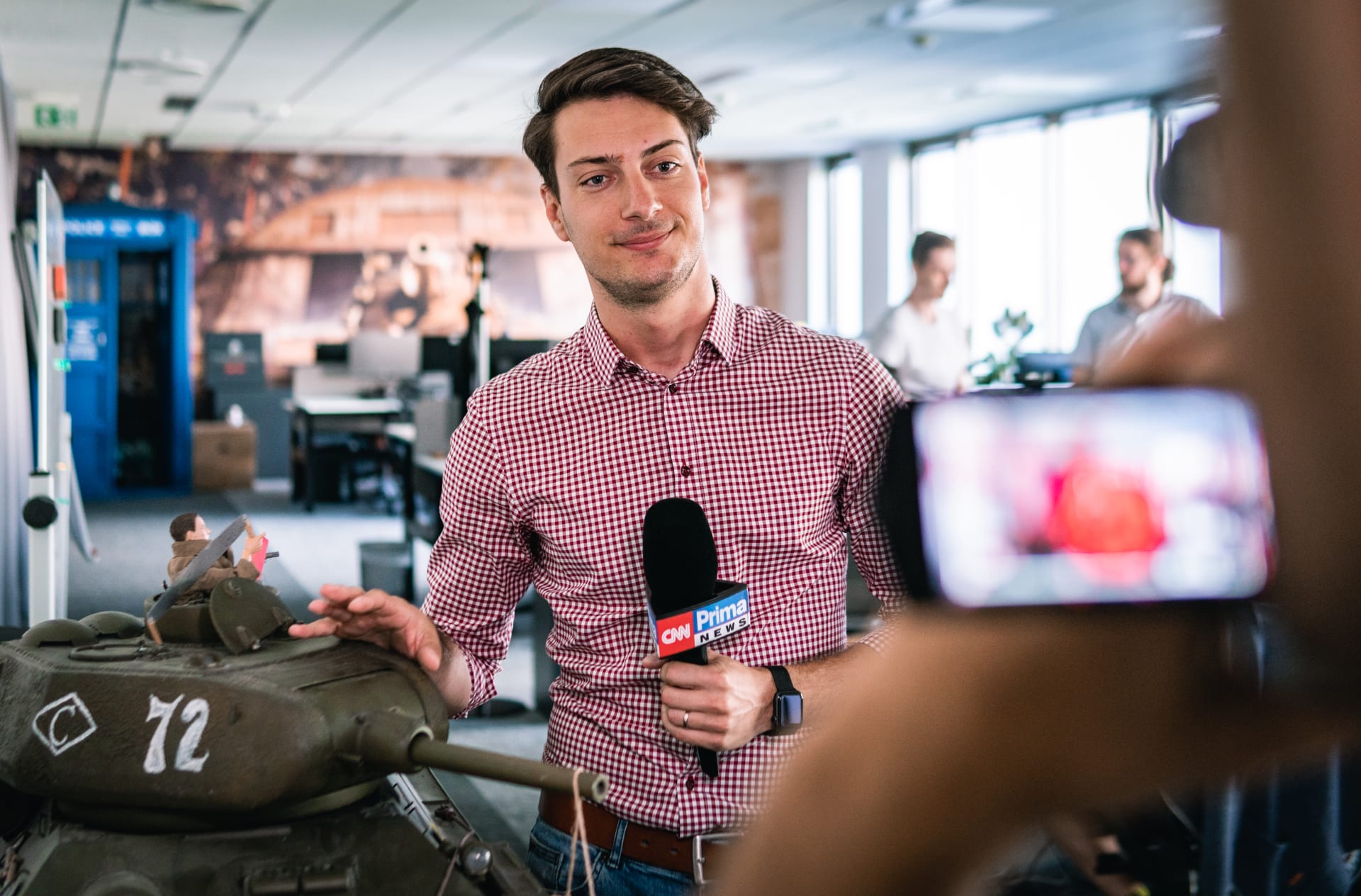 Štáb herního pořadu CNN Prima Gaming navštívil pražské studio Wargaming.