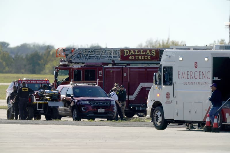 Během letecké přehlídky v Dallasu se srazila dvě letadla.