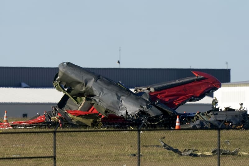 Na letecké přehlídce v Dallasu se srazila dvě letadla.