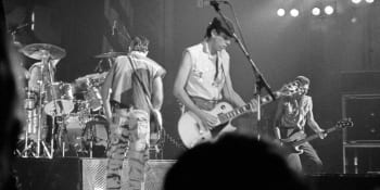 Zemřel kytarista skupiny The Clash. Vzpomínku do hudebního nebe poslal i Andy Bell z Oasis