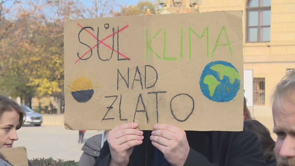 Za klima protestují i pražští vysokoškoláci. (14. listopadu 2022)