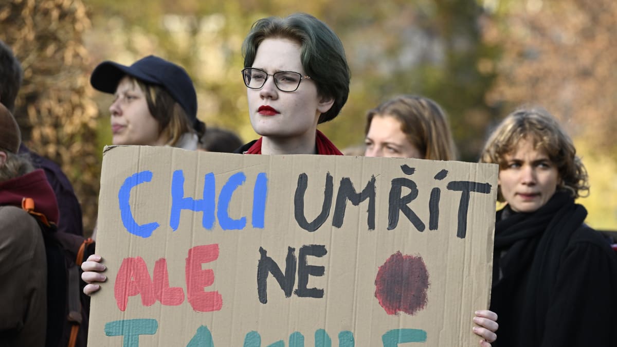 Za klima protestují i pražští vysokoškoláci.
