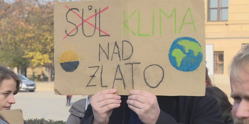 Za klima protestují i pražští vysokoškoláci. (14. listopadu 2022)
