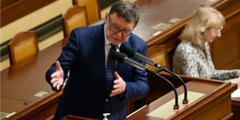 Poslanci přehlasovali Zemanovo veto státního rozpočtu, opozičnímu ostřelování navzdory