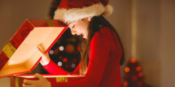 PŘEHLEDNĚ: Nadělte na Vánoce dvojí radost. Jak potěšit děti, seniory nebo zvířata v nouzi?