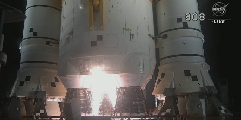 Raketa SLS odstartovala z floridského mysu Canaveral.