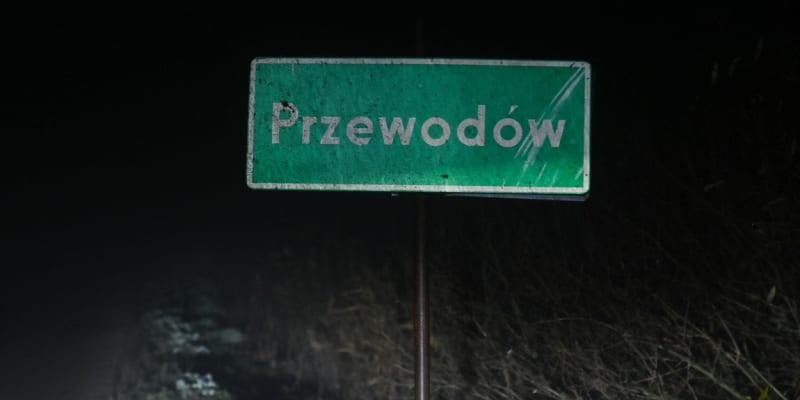 Ve vsi Przewodów na východě Polska nedaleko hranic s Ukrajinou dopadla raketa, dva lidé zemřeli. 