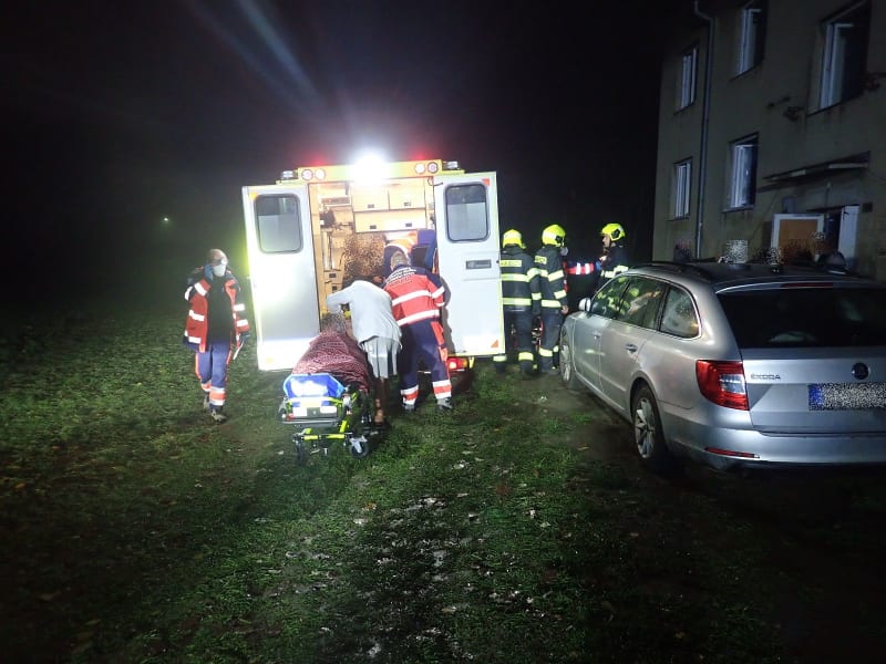 Dvě desítky lidí se v bytovém domě u Kunovic v noci na čtvrtek přiotrávily oxidem uhelnatým.