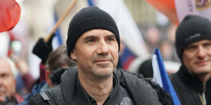 Ladislav Vrabel na protivládní demonstraci 17. listopadu