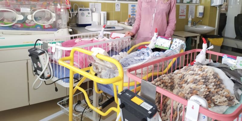 Ve fakultní nemocnici v Košicích se lékaři starají o čtyřčata. 