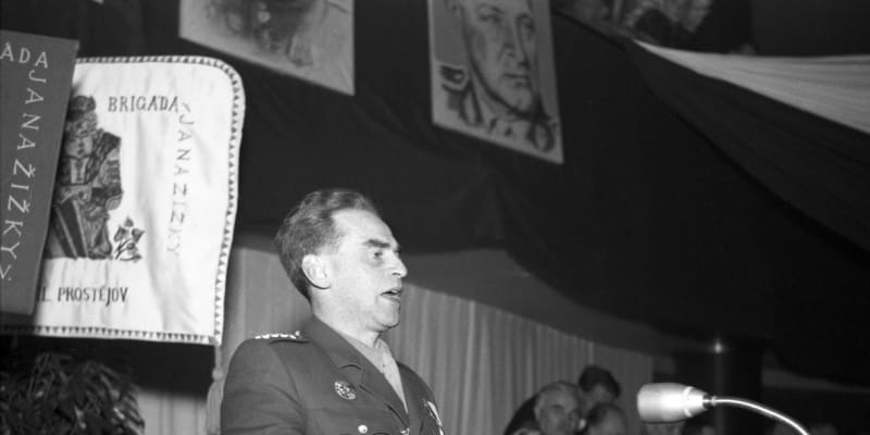 Slánský na sjezdu partyzánů (1946)