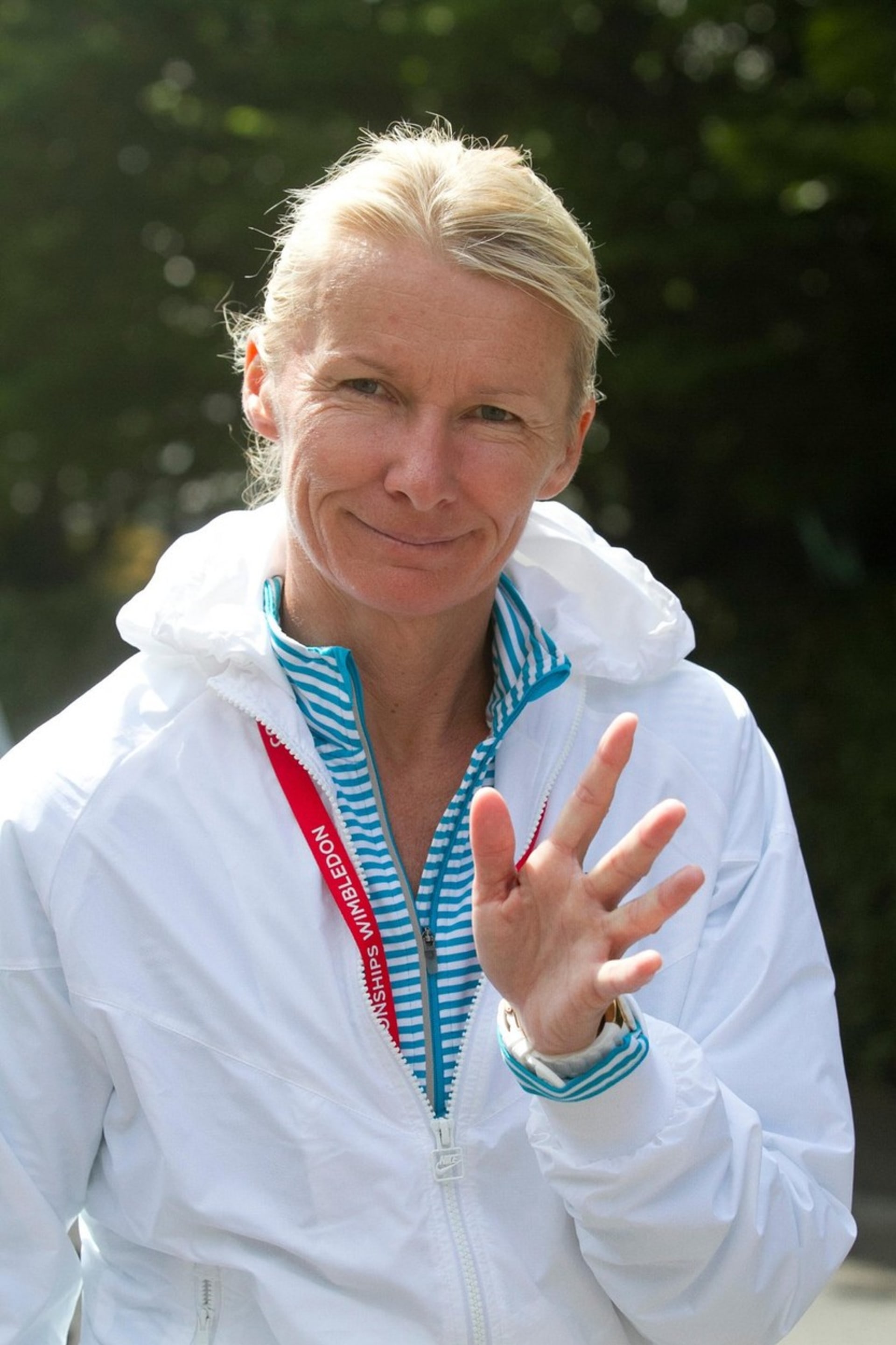 Její partnerkou měla být trenérka Hana Mandlíková či polská tenistka Iwona Kuczyńská. 