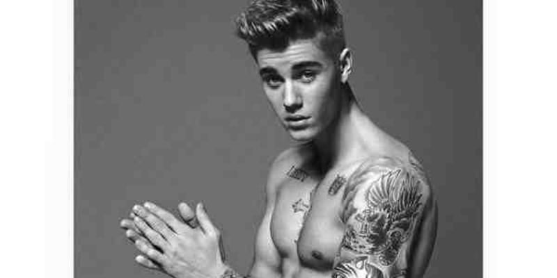 Zpěvák Justin Bieber v kampani na pánské spodní prádlo Calvin Klein