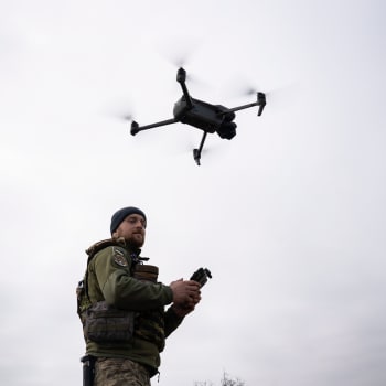 Ukrajinský voják s dronem, 9. listopadu 2022