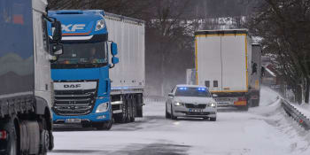 Nová výstraha před sněhem: Na jihu Čech může napadnout až 7 centimetrů, hrozí náledí