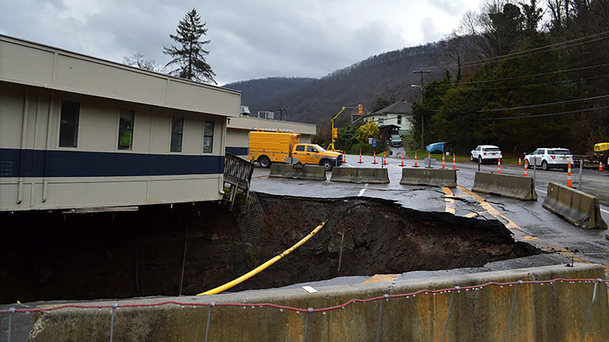 V Západní Virginii se v létě propadla silnice. Kráter se ale rychle zvětšuje. (Ilustrační foto)