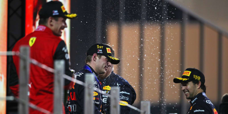 Závěrečnou Velkou cenu Abú Zabí formule 1 vyhrál již jistý mistr světa Max Verstappen z Red Bullu.