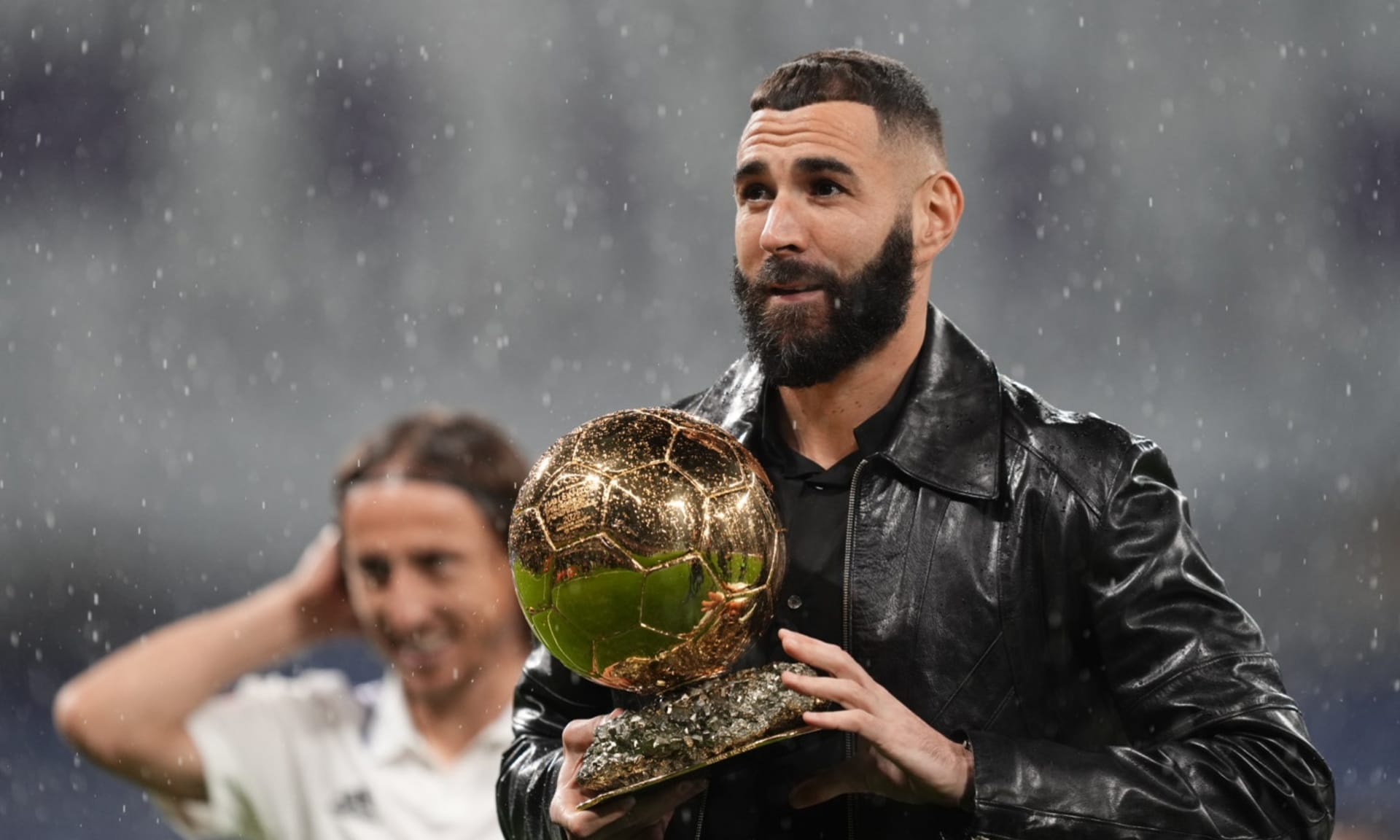 Vítěz Zlatého míče Karim Benzema nemůže pomoct Francouzům obhájit titul mistrů světa.