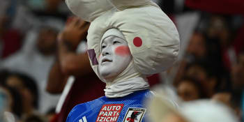Katar žasnul nad japonskými fanoušky. Uklidili tribunu, ačkoliv jejich tým ani nehrál
