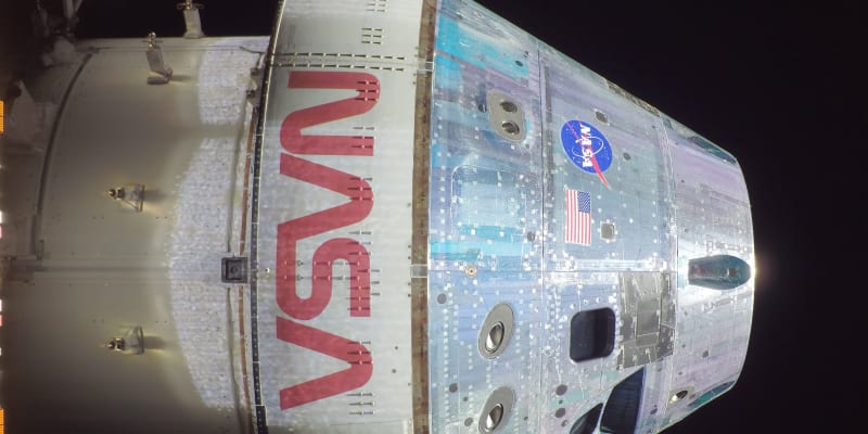 „Selfie“ fotografie, kterou kosmická loď sama pořídila ve vesmíru